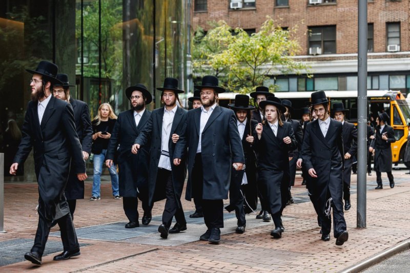 האחים לאנטשעווסקי, אברומי בלום, ד. ה. כרם, אייזיק. י, Clear shot