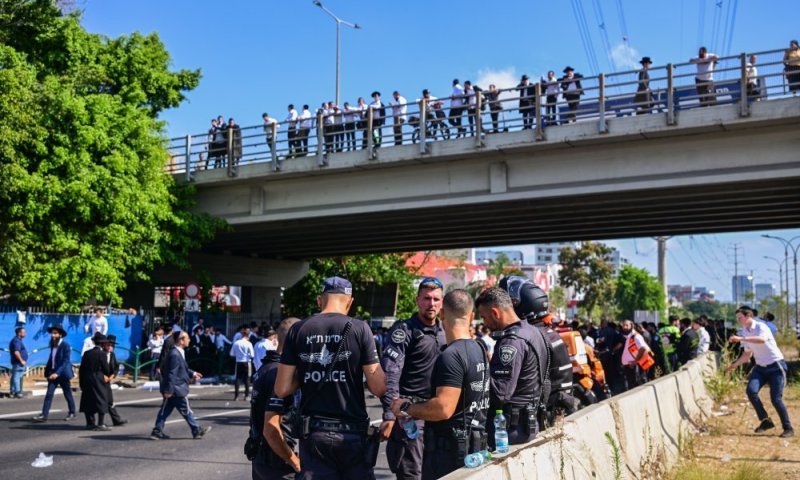 השוטר שבעט במפגין חרדי נחקר במח"ש