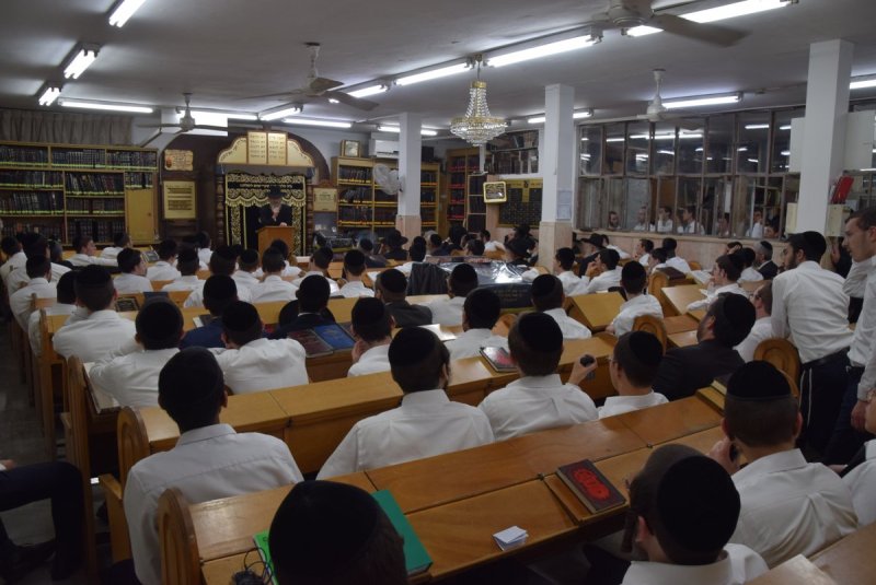 באדיבות המצלם