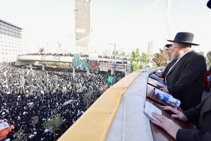 דניאל נפוסי ודוד מנדלסון