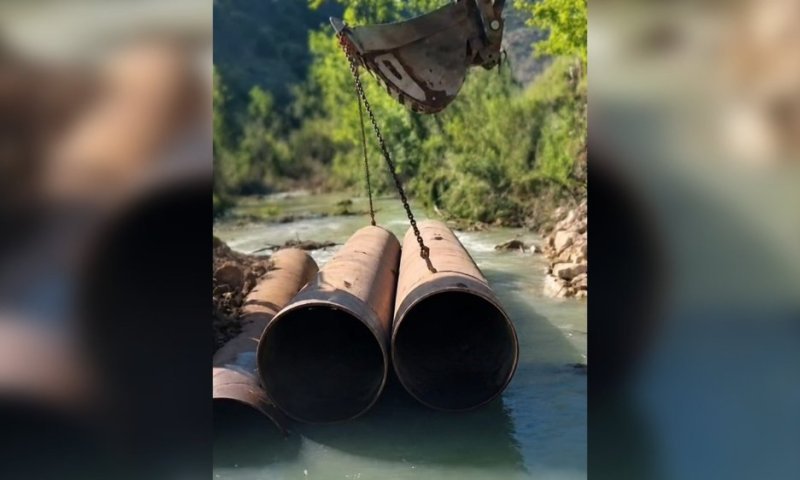 כך זה נראה מקרוב: בניית הגשר בנהר הליטני על ידי כוחות צה"ל