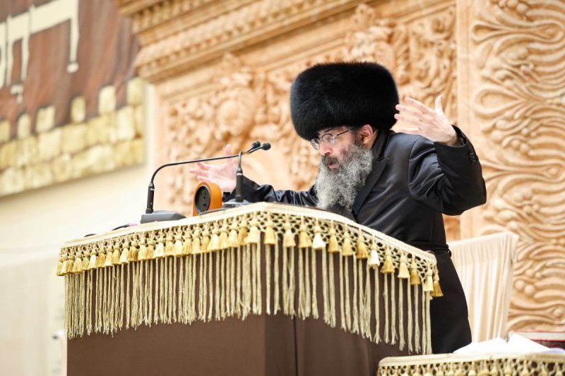 משה גולדשטיין, א. איזנבאך וארי קופרשטוק.