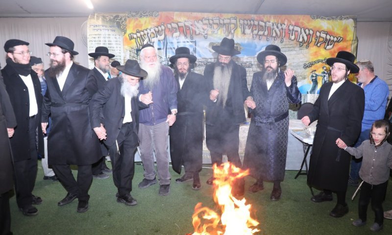 ל"ג תמונות מההדלקה בדינוב בשכונת תלפיות בירושלים