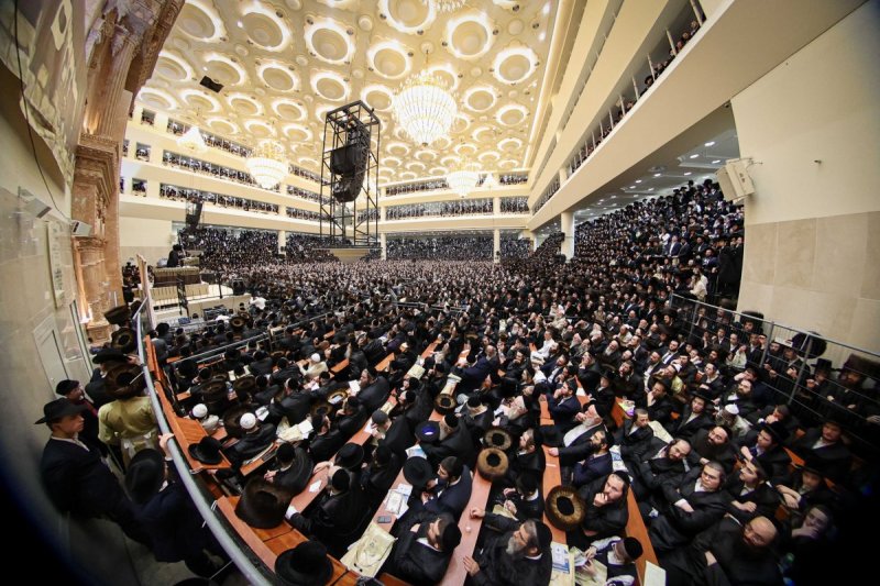 משה גולדשטיין, א. איזנבאך וארי קופרשטוק.