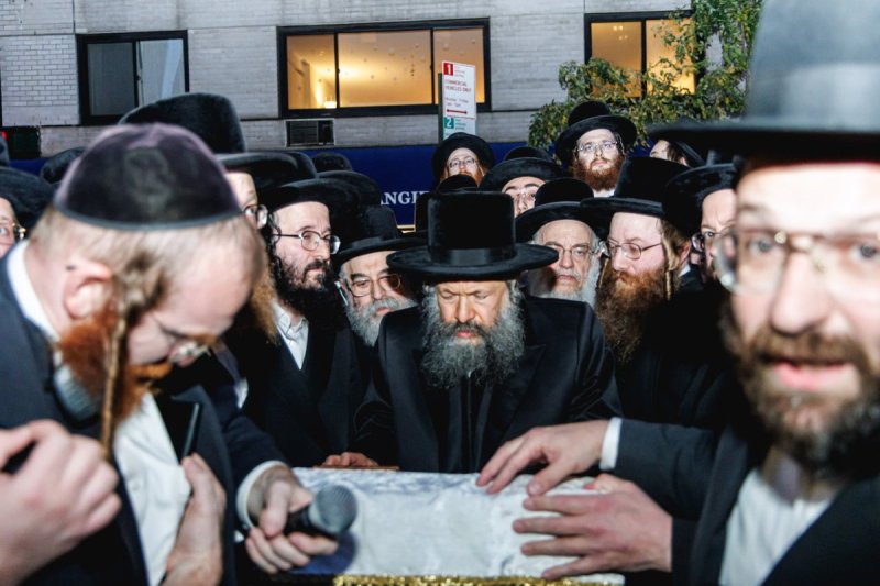 האחים לאנטשעווסקי, אברומי בלום, ד. ה. כרם, אייזיק. י, Clear shot