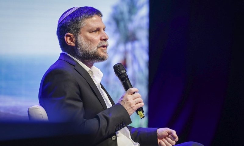 סמוטריץ' תוקף את אבי גיל: "גיבובי שקרים, איש שמאל שהביע עמדות תבוסתניות"