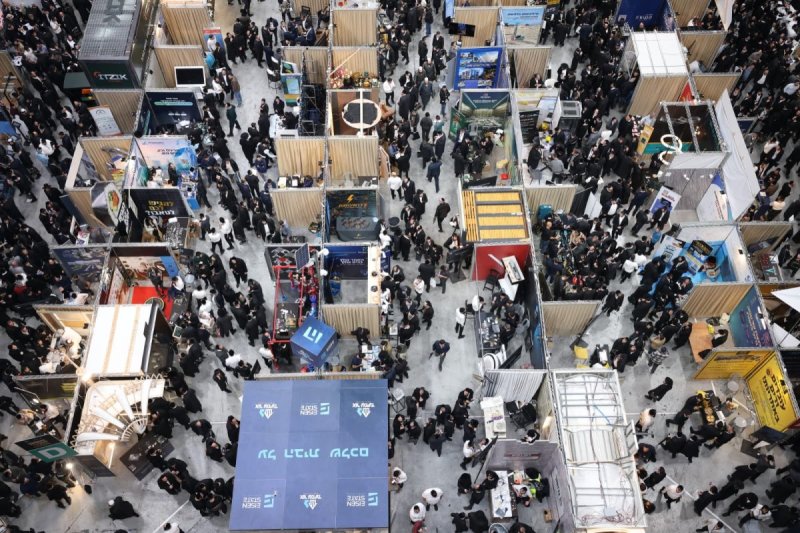 יעקב נחומי, אריאל אוחנה, אברהם כהן