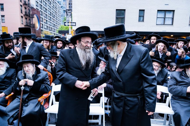 האחים לאנטשעווסקי, אברומי בלום, ד. ה. כרם, אייזיק. י, Clear shot