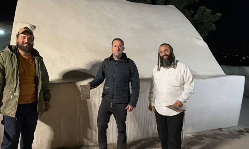 ערבים הציתו את קבר הצדיק - ותוך שעות הוא שופץ: "האור ינצח"