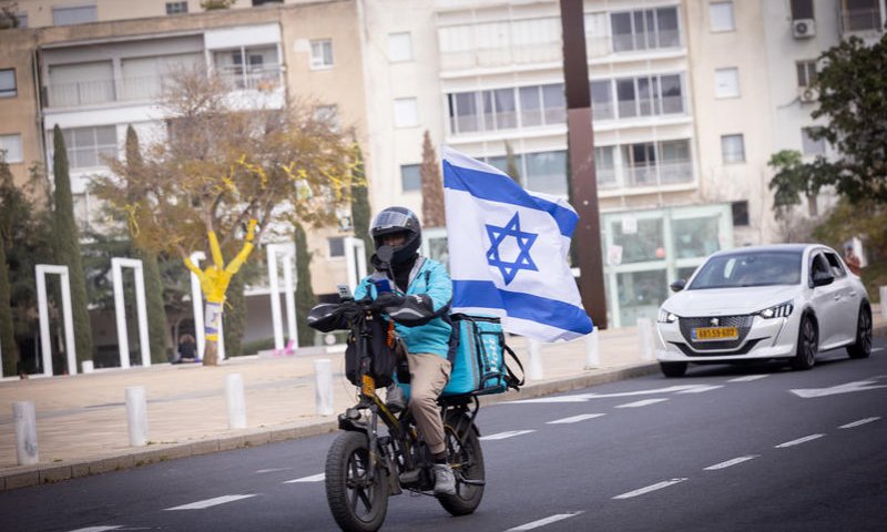 שליח "וולט" החריב את הלובי: זו התשובה המקוממת של החברה לדיירים