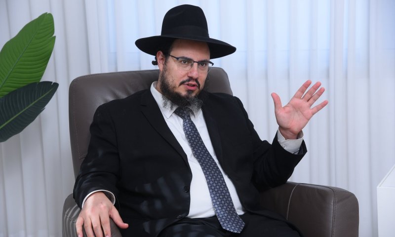 ראיון אישי עם הרב משה שטרן, האיש שמכשיר את המטפלים הרגשיים של המחר