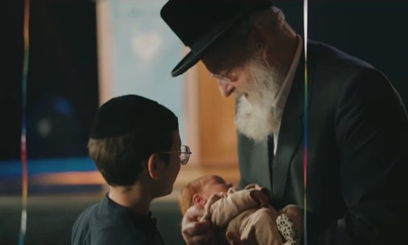 החלום היקר לבכי של תינוק &bull; מעות של דמעות: סיפור לחנוכה 