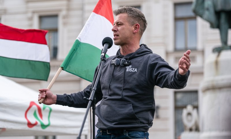 אחרי יממה: נתניהו בירך את המנצח מדיאר &ndash; ושיגר מסר תודה לאורבן