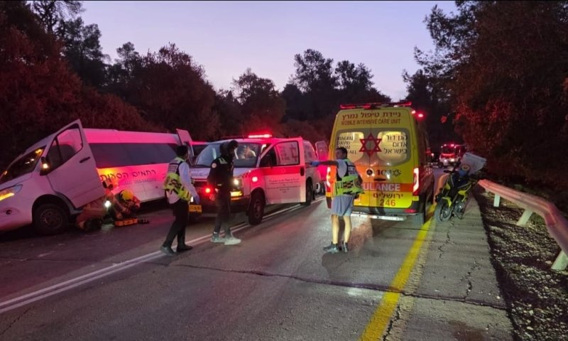 מיניבוס התהפך על יושביו: 9 פצועים במקום - אחד מהם במצב קשה
