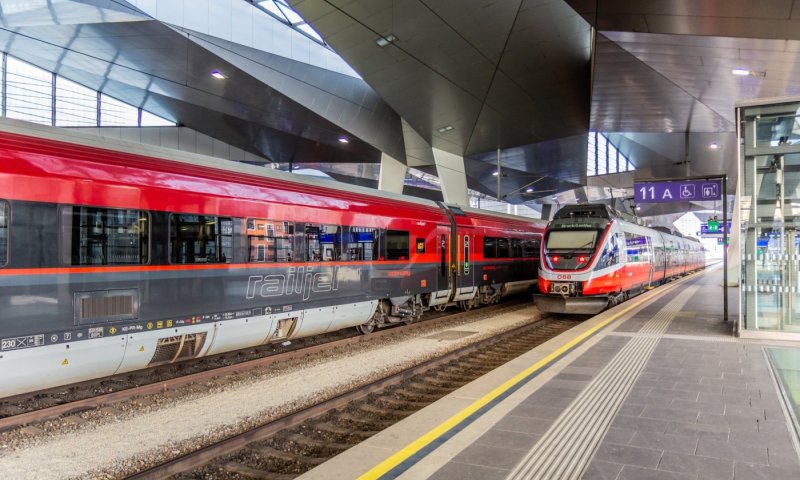  המצלמות בתחנת הרכבת וההערכה: הן עזבו את אוסטריה | פרטים חדשים מהחיפושים אחר האם ובתה