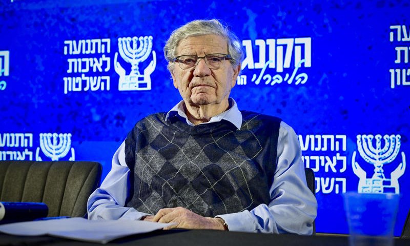 בעקבות חסימת רכבו: אבטחה הוצמדה לאהרן ברק