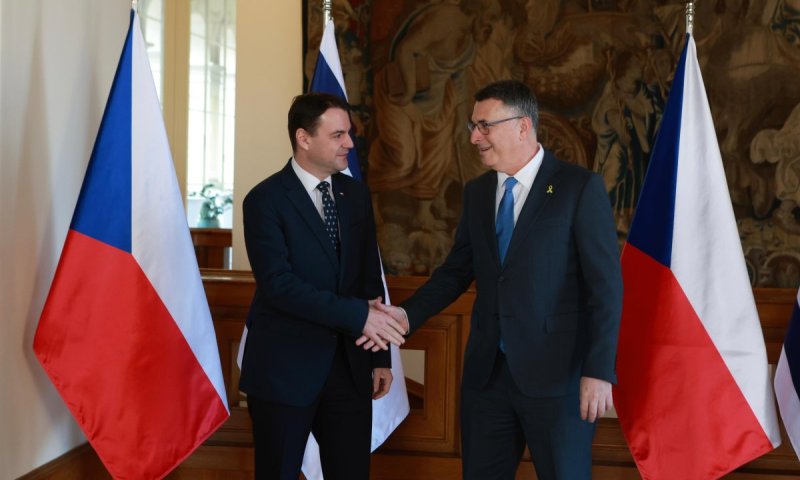 סער בביקור בצ'כיה: "משטר האייתוללות שוחט באכזריות את בני עמו"