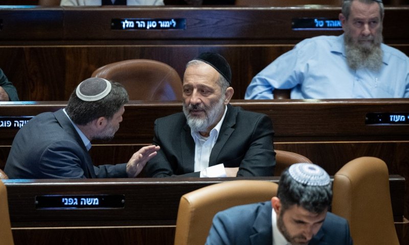 פיצוץ בין ש&ldquo;ס לציונות הדתית: סמוטריץ' בולם מינוי עשרות רבני יישובים