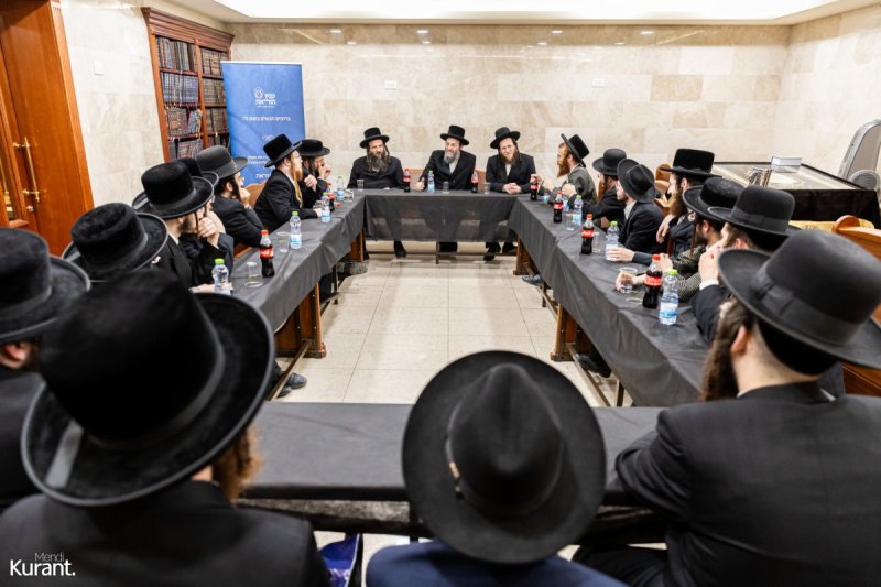 מענדי קורנט