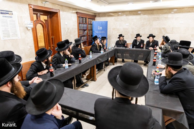 מענדי קורנט