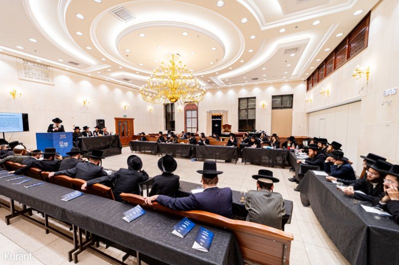 מענדי קורנט