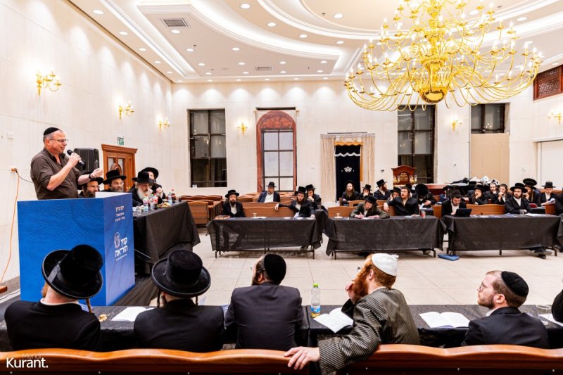 מענדי קורנט