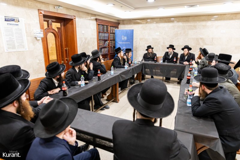 מענדי קורנט