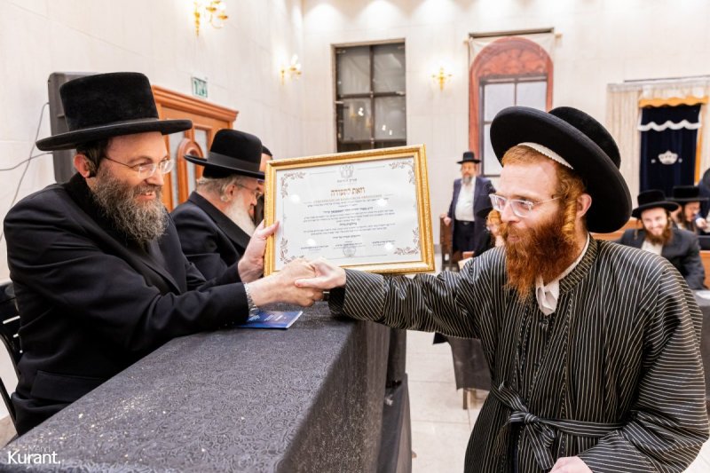 מענדי קורנט