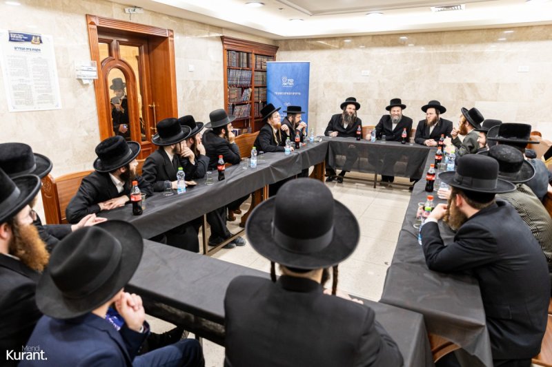 מענדי קורנט