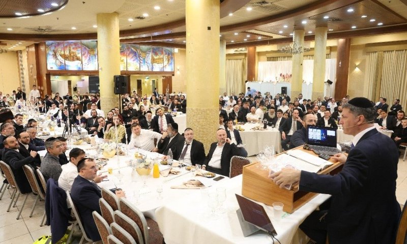 ​כולם יחד, בלב אחד: 500 לומדים חגגו עם הרב אלי סטפנסקי